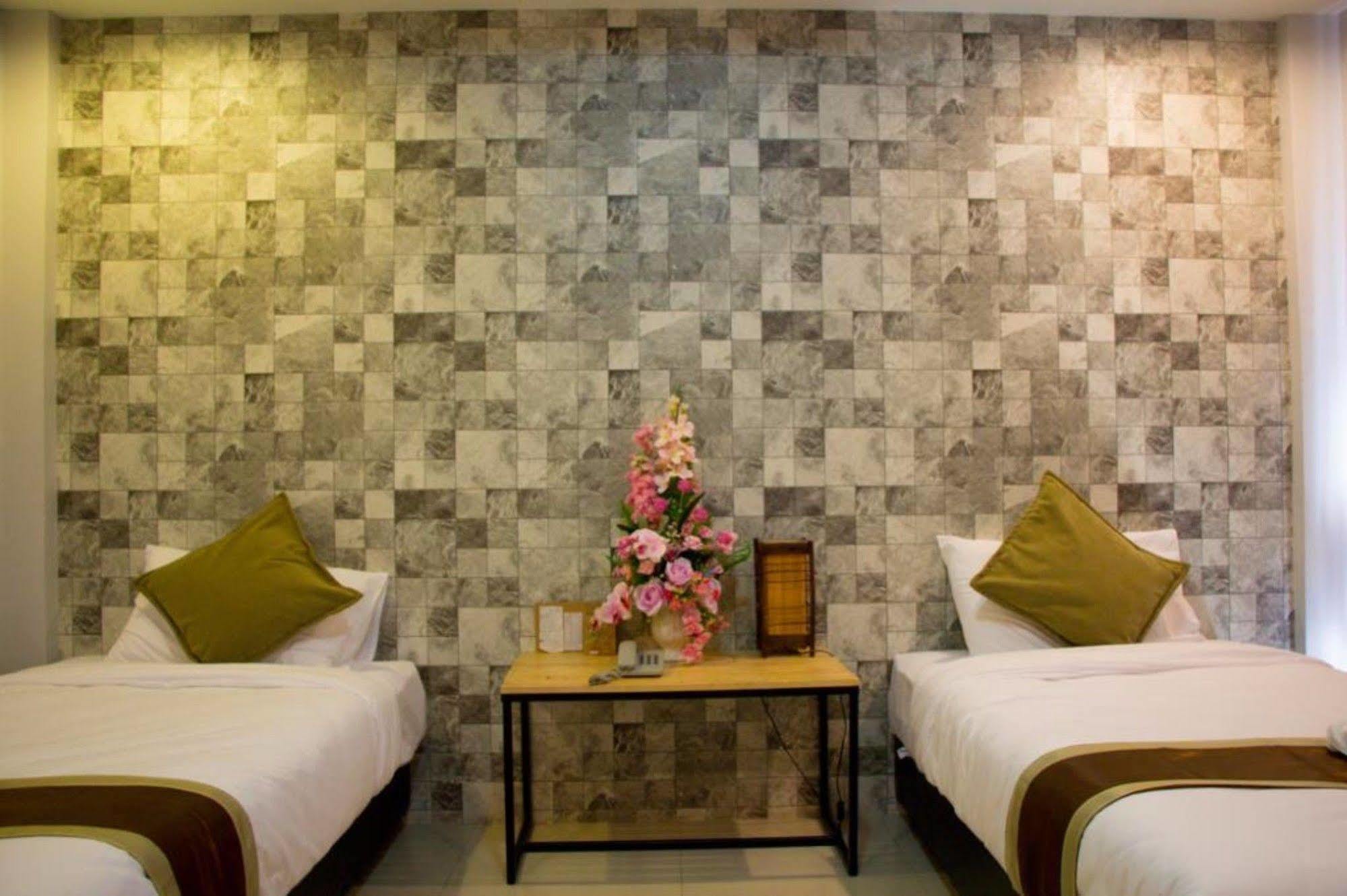 Royal Nine Otel Kanchanaburi Dış mekan fotoğraf